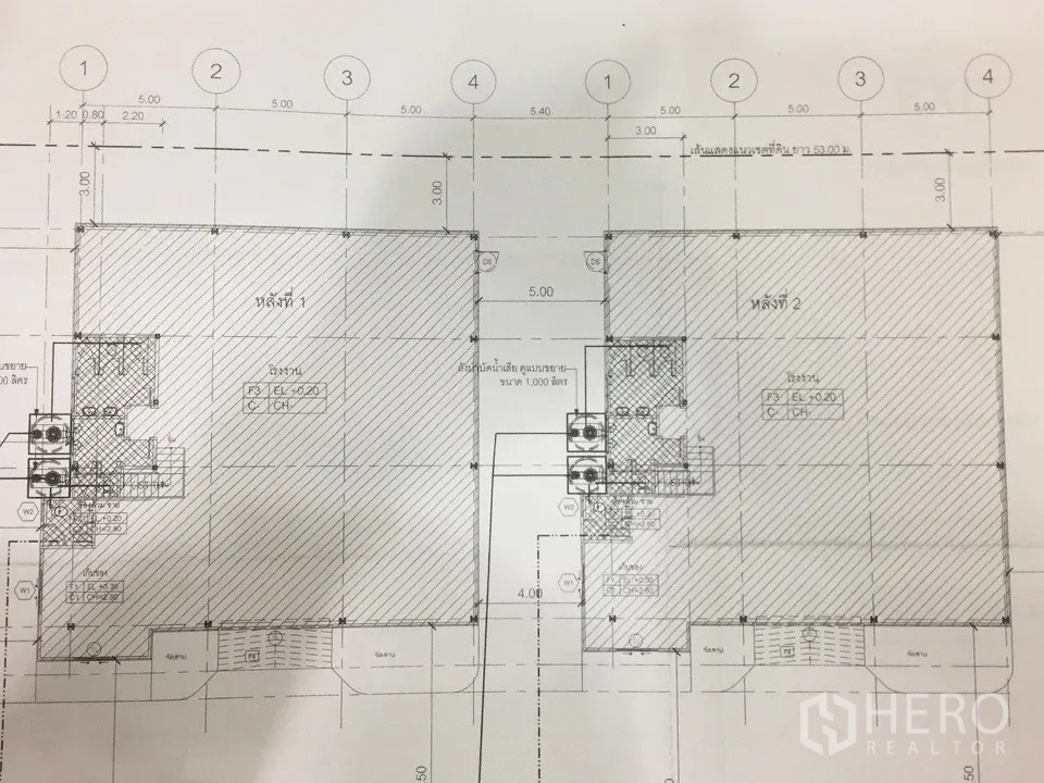 货栈 出租或出售在Khlong Luang, Pathum Thani - 平面图展示双仓库单元及办公室与服务区。