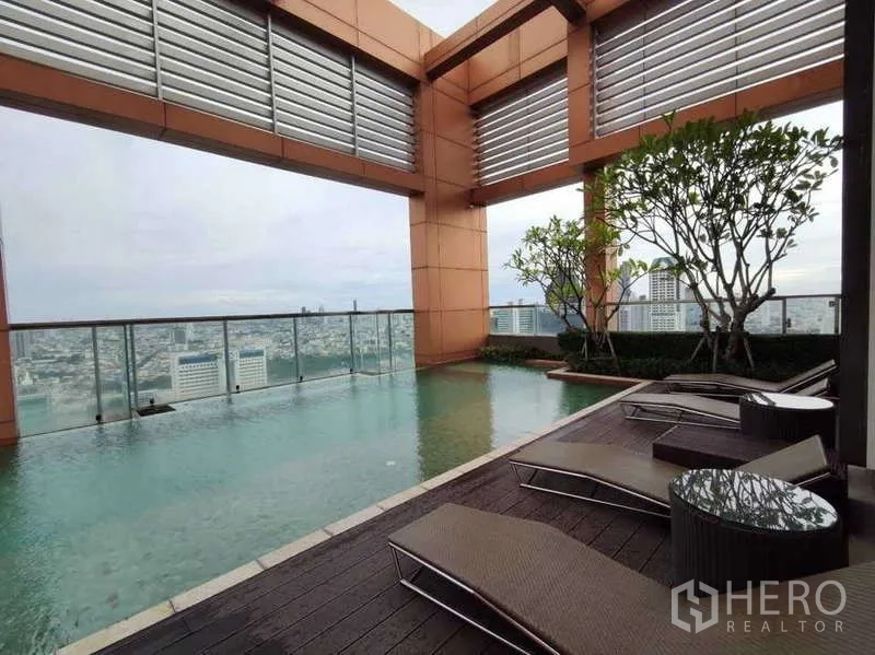 Condominium for rent in Bang Rak, Bangkok - Rooftop swimming pool with loungers and panoramic Bangkok skyline.