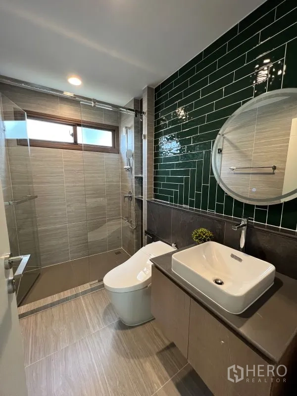 Detached House for rent in Bang Kapi, Bangkok - Contemporary bathroom with glass shower, green tile accent and vanity.