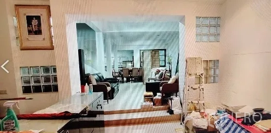 Home Office for rent in Khlong Toei, Bangkok - Step-up entry to a spacious living–dining zone with sofas, glass blocks and natural light.