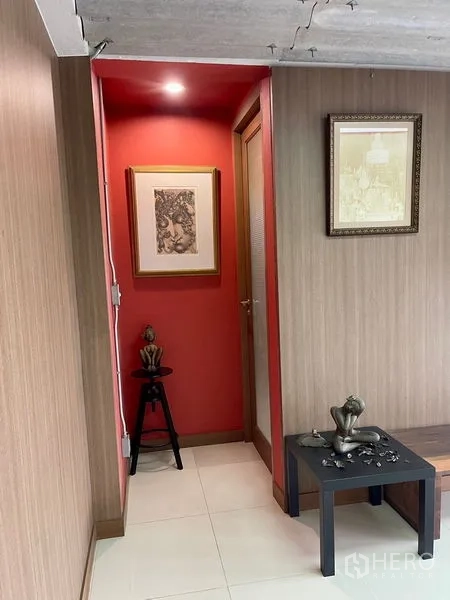 Factory for rent in Mueang Samut Prakan, Samut Prakan - Office corner with red accent wall, artwork and seating