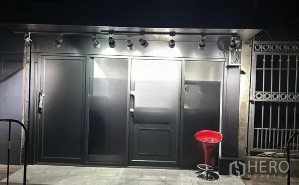 Retail Space for rent in Khlong Toei, Bangkok - Ground-floor shopfront with matte glass doors and track lighting above the entry.