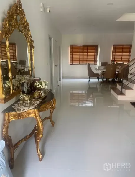 Detached House for rent or sale in Saphan Sung, Bangkok - Bright hallway with glossy floors leading to the dining area and staircase.