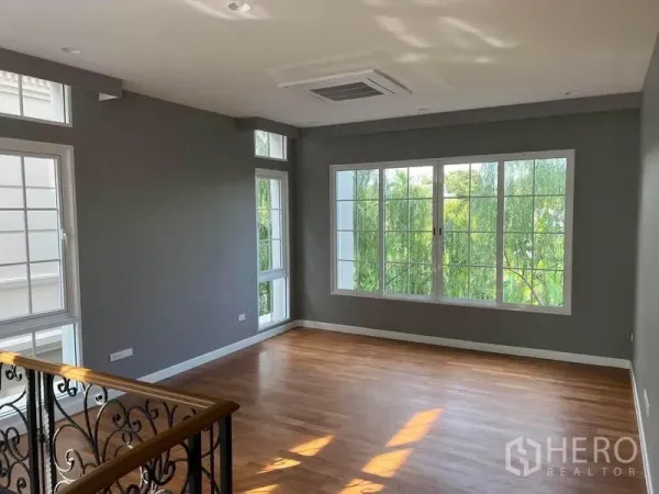 Detached House for sale in Yan Nawa, Bangkok - Upper landing with large corner windows and warm wood flooring.