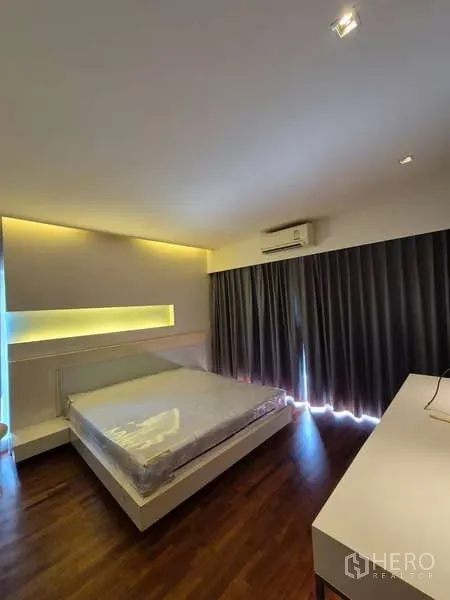 Detached House for rent in Bang Kruai, Nonthaburi - Master bedroom with accent lighting, blackout curtains, air conditioning and warm wood flooring.