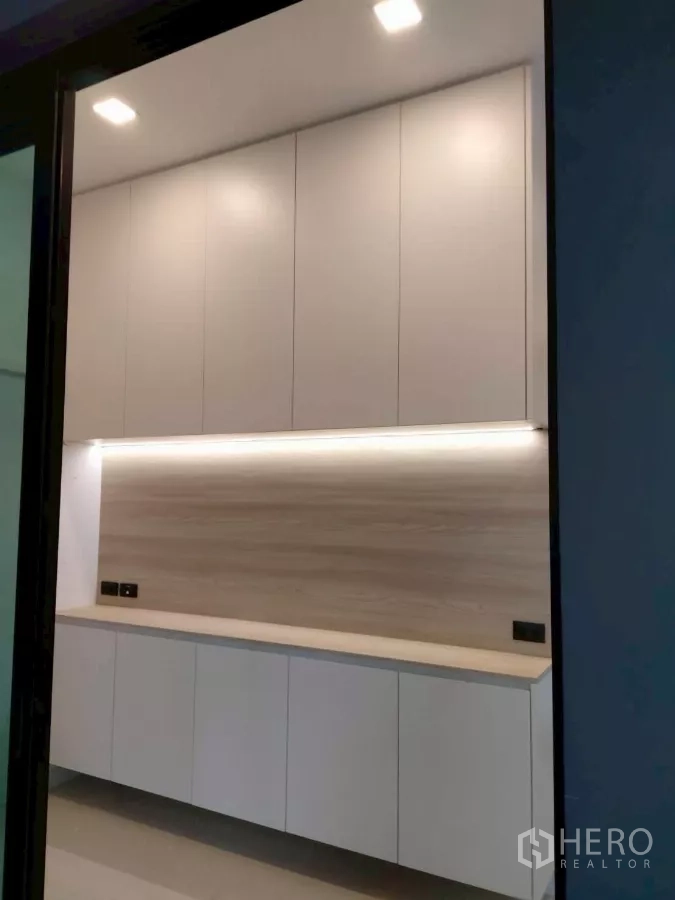 Townhouse for rent in Chatuchak, Bangkok - Overhead cabinets with LED strip lighting above a long countertop.