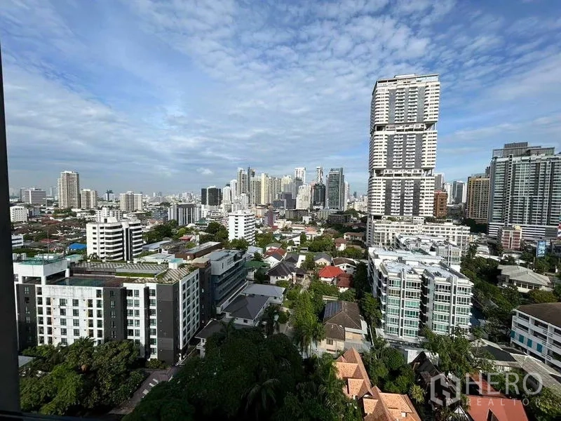 Condominium for rent or sale - High-floor balcony outlook over the Thonglor–Phrom Phong skyline.