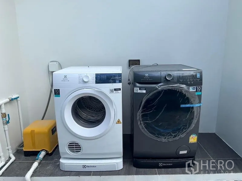 Detached House for rent - Laundry area with Electrolux washer and dryer and utility connections.