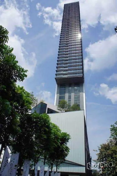 คอนโด ให้เช่าในRatchathewi, Bangkok - ภาพภายนอกคอนโดมิเนียมตึกสูงสมัยใหม่ ท้องฟ้าและต้นไม้