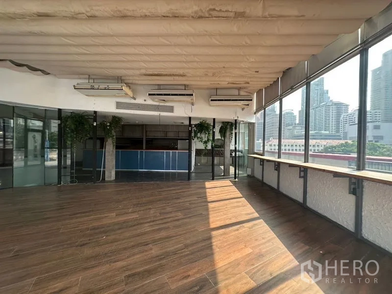 Retail Space for rent in Pathum Wan, Bangkok - Sunlit retail hall with wraparound windows and Bangkok skyline views.