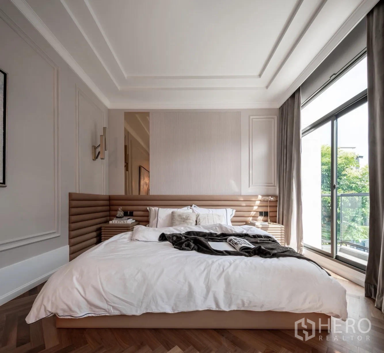 Detached House for rent or sale in Phra Khanong, Bangkok - Sunlit master bedroom with balcony window, paneled walls and a king bed.
