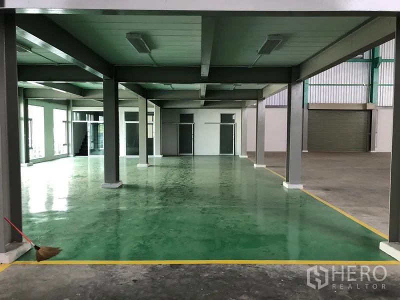 Factory for rent or sale in Bang Phli, Samut Prakan - Mezzanine area with green epoxy floor, steel pillars, and small office rooms.