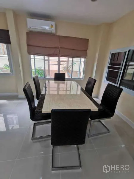 Townhouse for rent in Chatuchak, Bangkok - Bright dining room with marble-top table and six black chairs.
