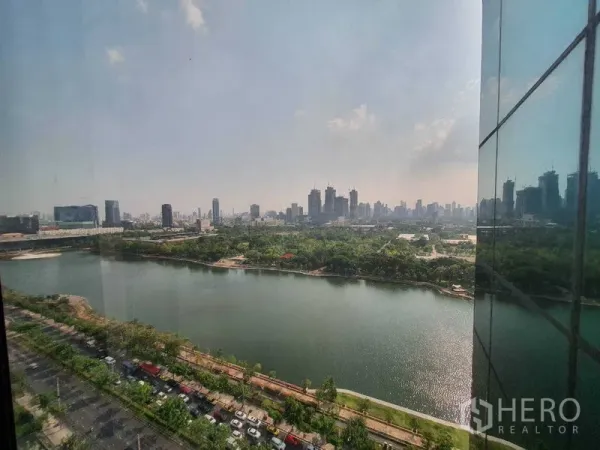 Office Space for rent in Watthana, Bangkok - Panoramic lake and skyline view from a high-floor office near Asok.