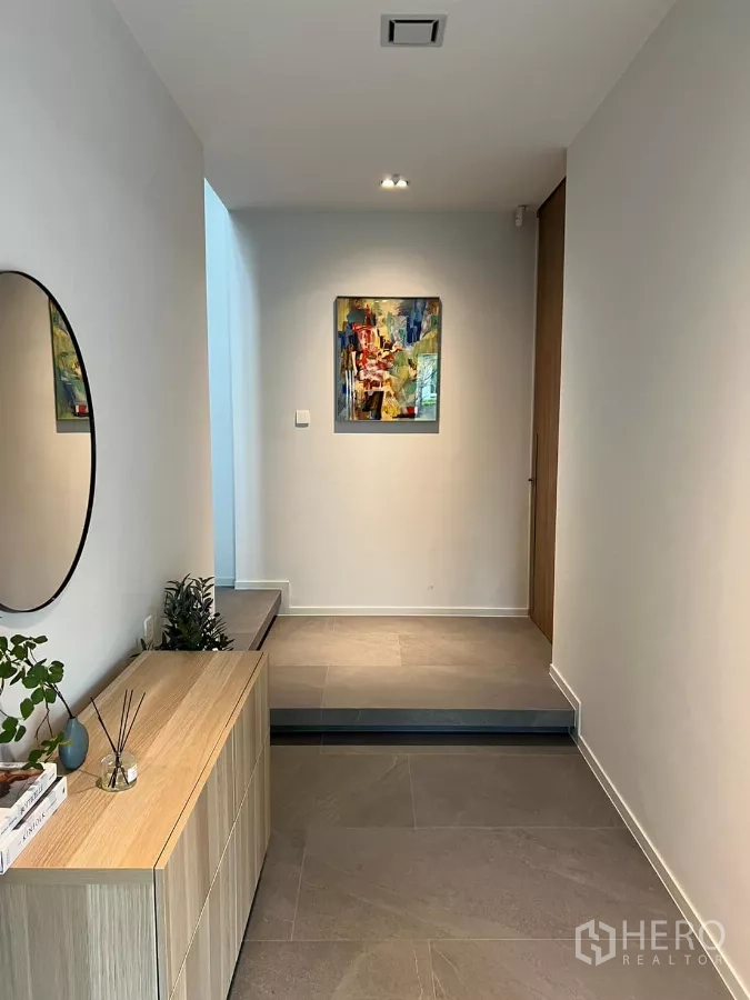 Detached House for rent in Saphan Sung, Bangkok - Inner corridor with artwork, steps and soft downlights.