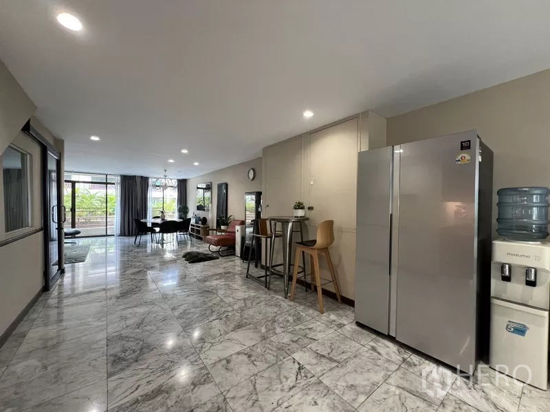 Townhouse for rent or sale in Suan Luang, Bangkok - Long open space with marble flooring, breakfast bar, large fridge and dining area.