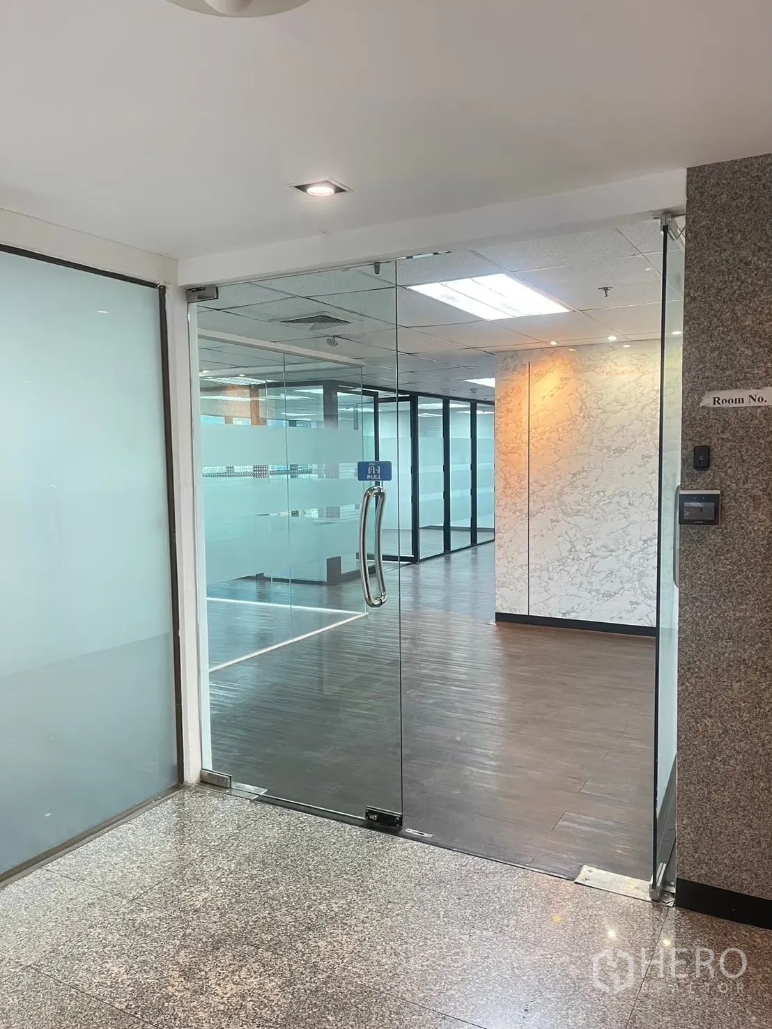 Office Space for rent in Watthana, Bangkok - Transparent glass entry door from the corridor leading into the office suite.