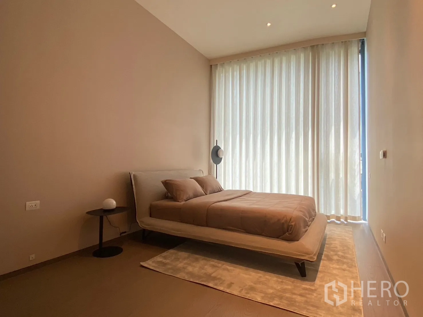 Property Image #3 for property HRE00669