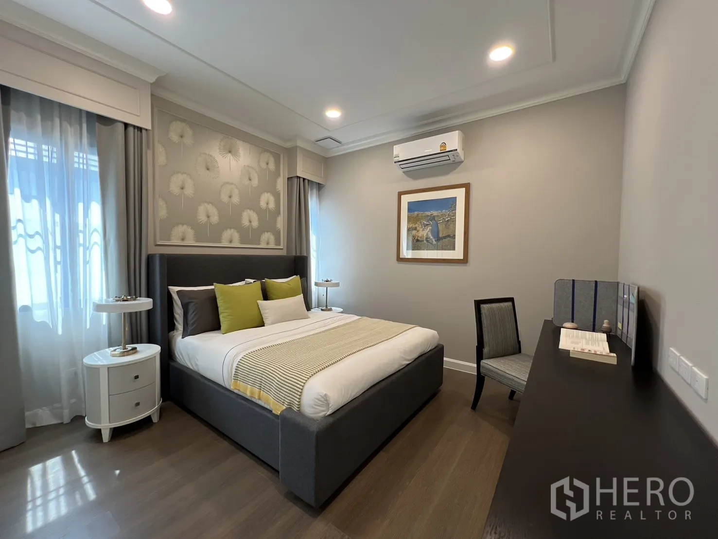 Detached House for rent in Saphan Sung, Bangkok - Guest bedroom with double bed, desk and soft grey tones.