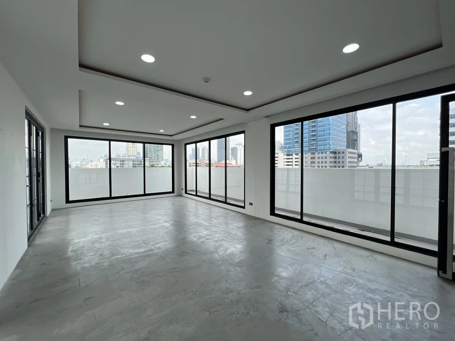 Retail Space for rent in Khlong Toei, Bangkok - Private rooftop terrace beside glass doors and skyline views.