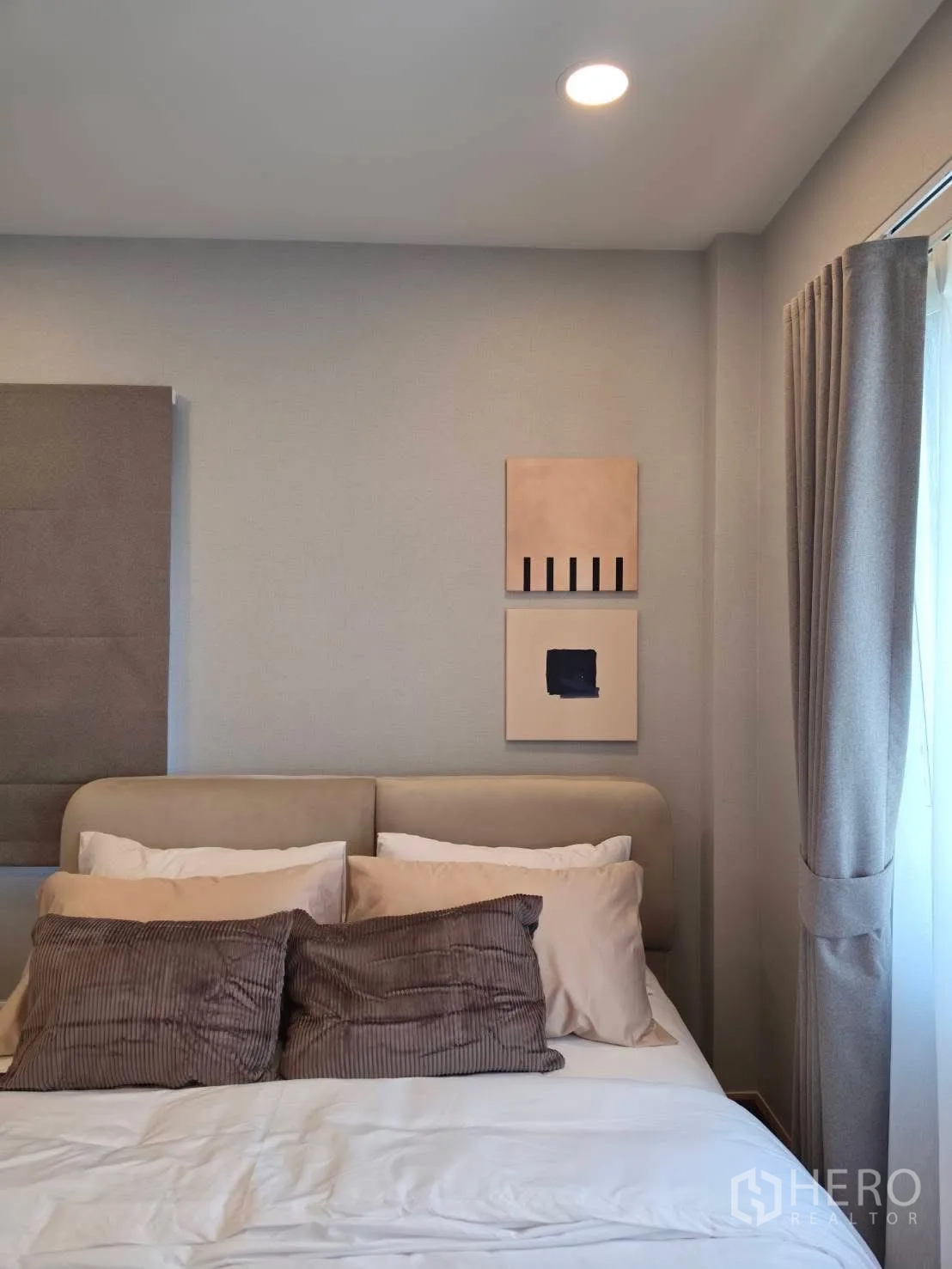 Detached House for rent in Bang Phli, Samut Prakan - Bedroom with soft headboard, curtains, and brown cushions.
