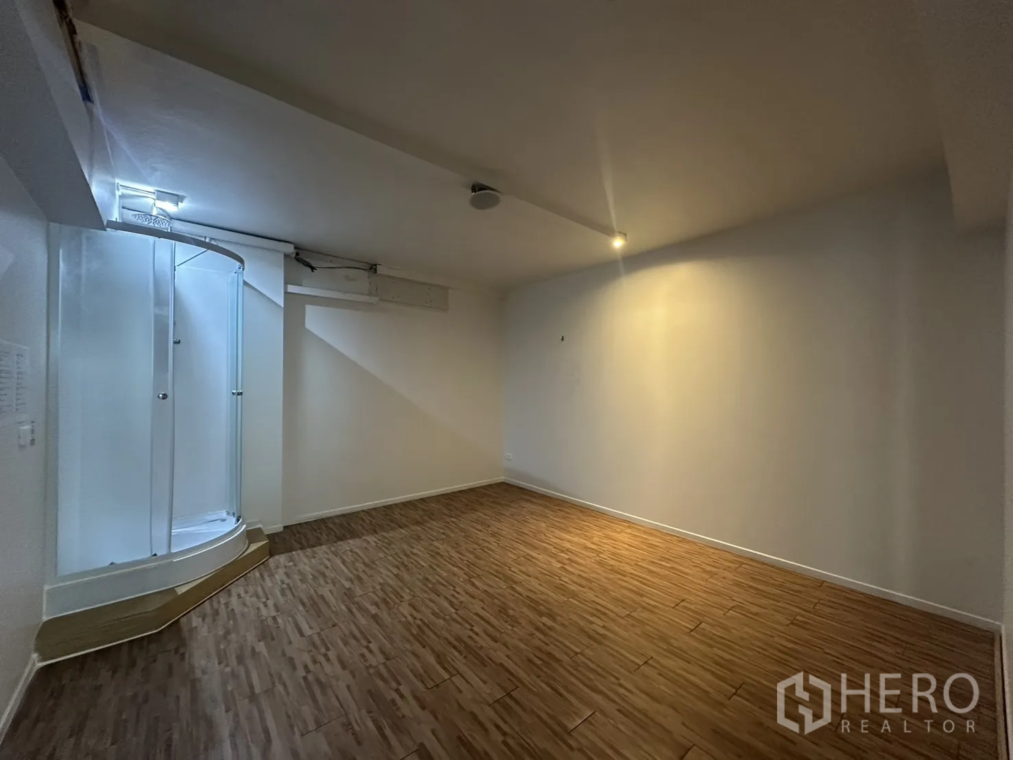 Property Image #6 for property HRE00454