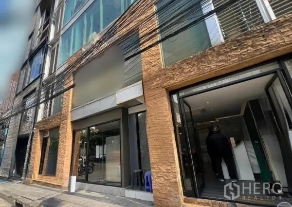Retail Space for rent in Bang Rak, Bangkok - Street-facing retail building with brick facade and large glass shopfronts on a busy Silom–Sathon lane.