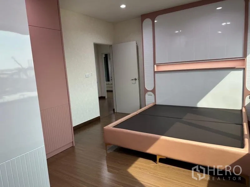Detached House for sale in Saphan Sung, Bangkok - Bedroom with modern feature wall and platform bedframe.