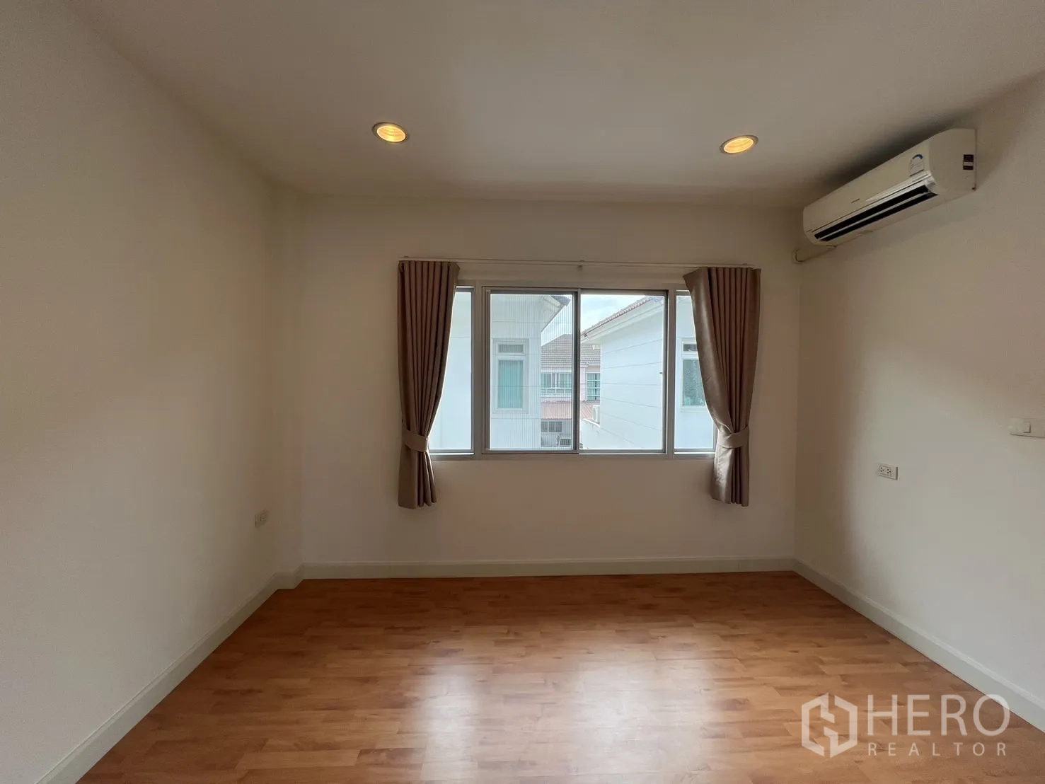 Detached House for rent in Saphan Sung, Bangkok - Utility kitchen area with refrigerator and long granite counters.