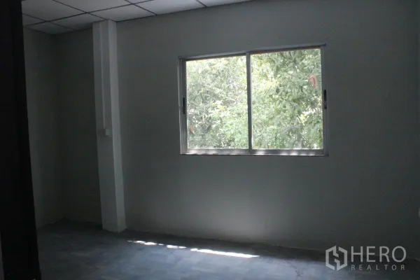 Home Office for rent in Khlong Toei, Bangkok - Private office room with a window facing green trees.