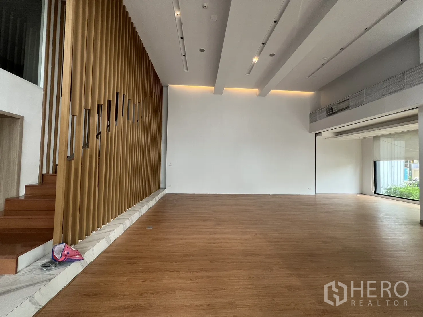 Retail Space for rent in Khlong Toei, Bangkok - Large showroom with feature timber slat wall and staircase.