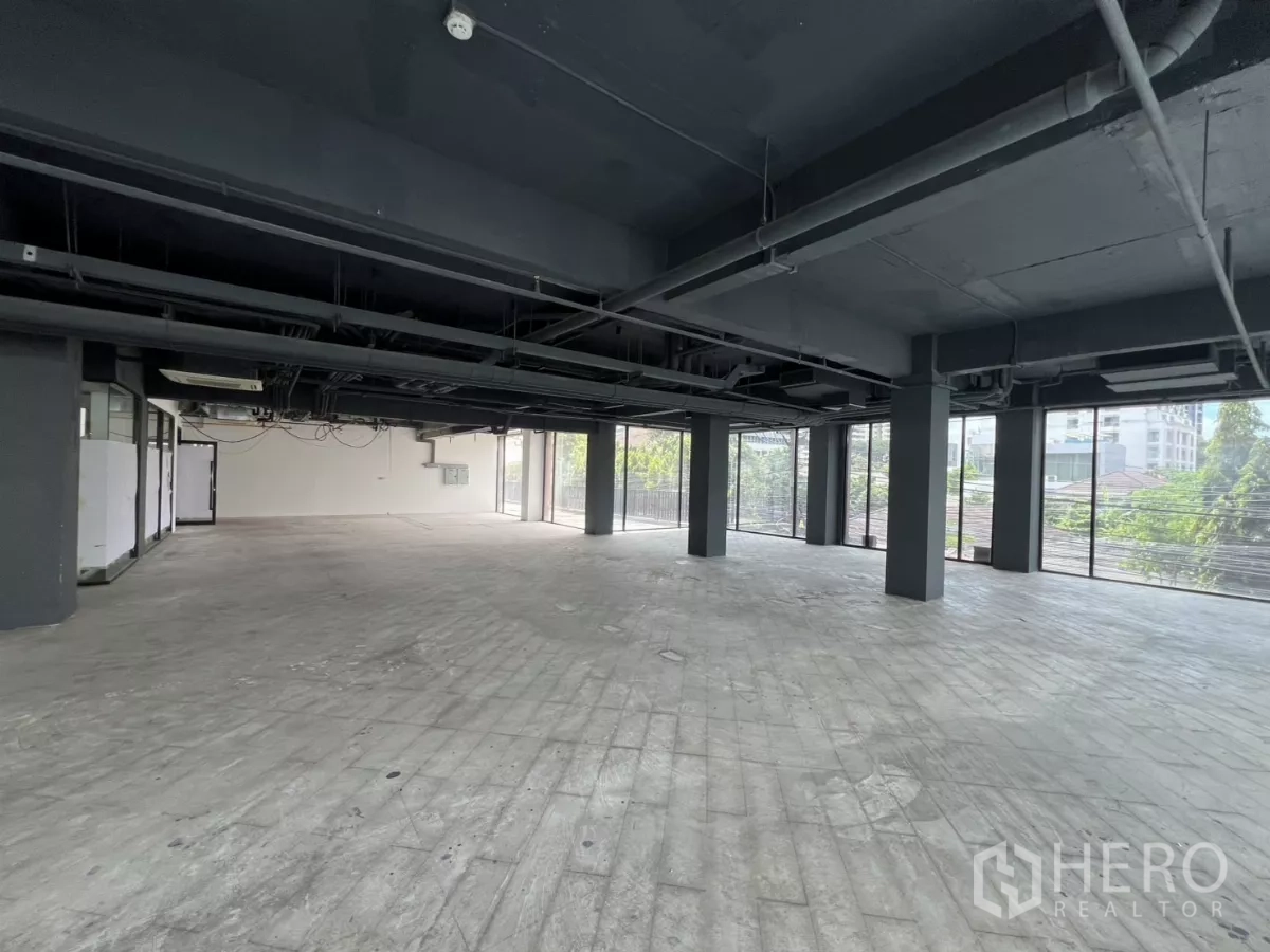 Retail Space for rent in Watthana, Bangkok - Large open-plan retail floor with exposed industrial ceiling and panoramic windows
