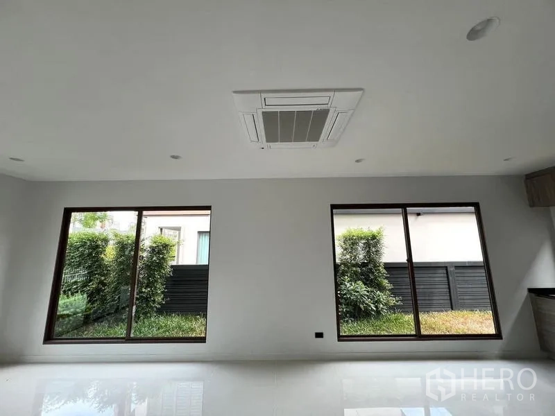 Detached House for sale in Bang Kapi, Bangkok - Living room windows overlooking the private garden with ceiling cassette air-conditioning.