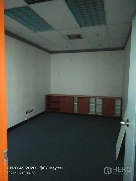 Office Space for rent in Watthana, Bangkok - Mid-size office room with carpet, built-in credenza and ceiling lighting.