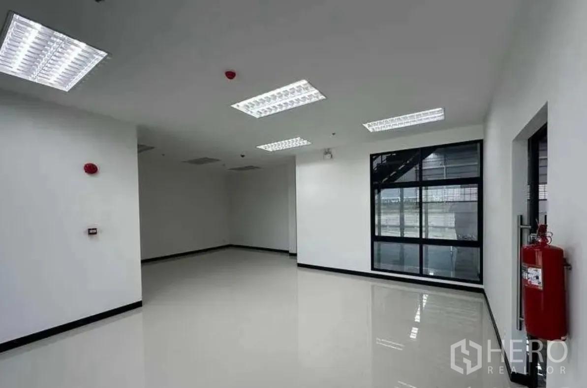 Property Image #15 for property HRE01536