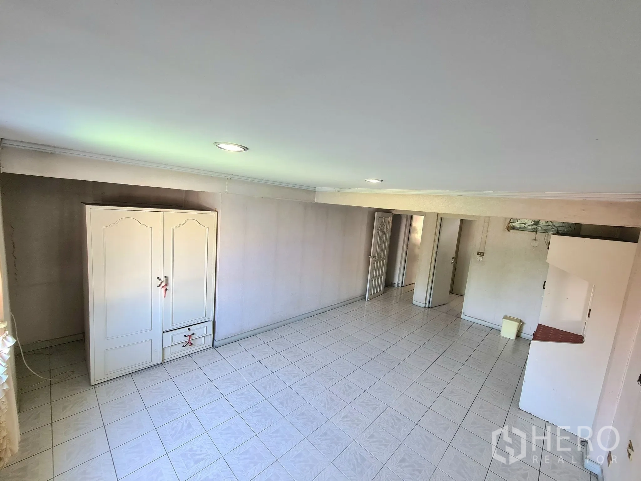 Detached House for sale in Chatuchak, Bangkok - Big tiled room with wardrobe and multiple doorways.
