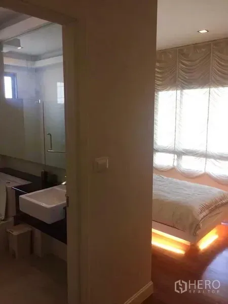 Detached House for sale in Lat Krabang, Bangkok - Ensuite bathroom with glass shower and vanity next to the bedroom entrance.