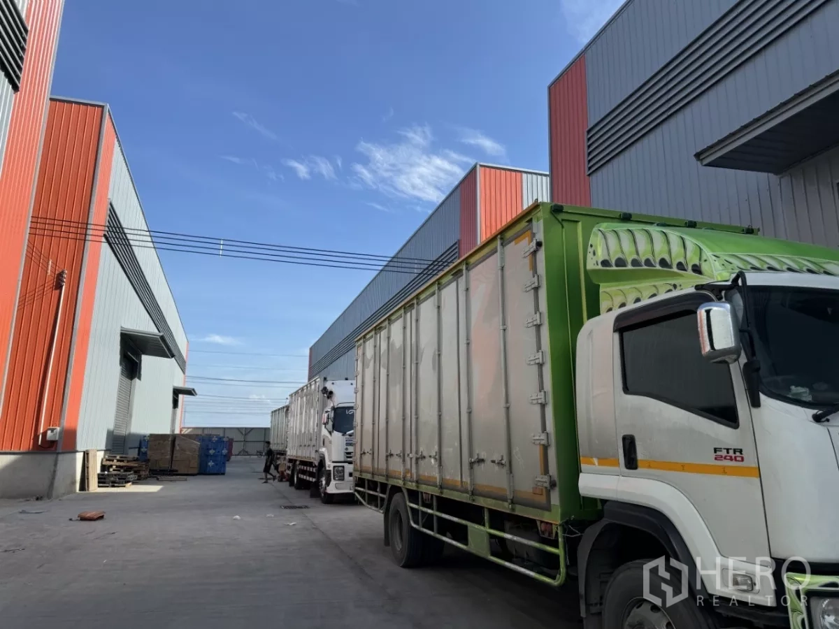 Warehouse for rent in Bang Bo, Samut Prakan - Truck access lane between warehouse buildings with loading docks suitable for container logistics.