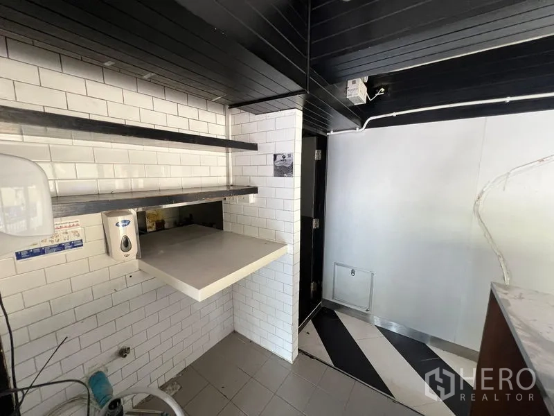 Retail Space for rent in Bang Rak, Bangkok - Compact prep nook with white subway tiles and wall shelves.