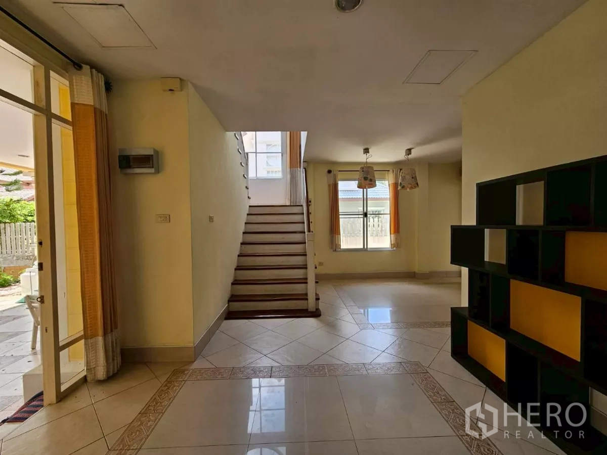 Detached House for rent or sale in Bang Lamung, Chon Buri - Bright foyer with staircase, windows, and tiled flooring.
