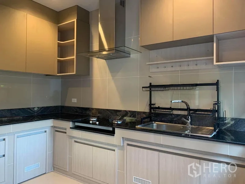 Detached House for rent or sale in Bang Phli, Samut Prakan - Modern built-in kitchen with cabinets, range hood, gas hob and stainless sink.