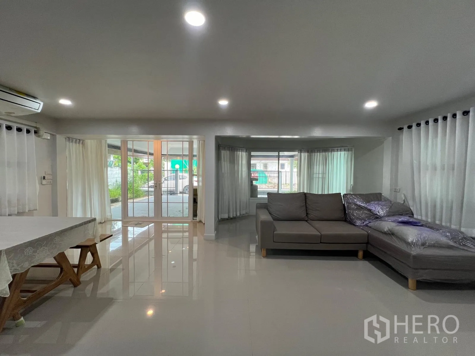 Property Image #18 for property HRE00361
