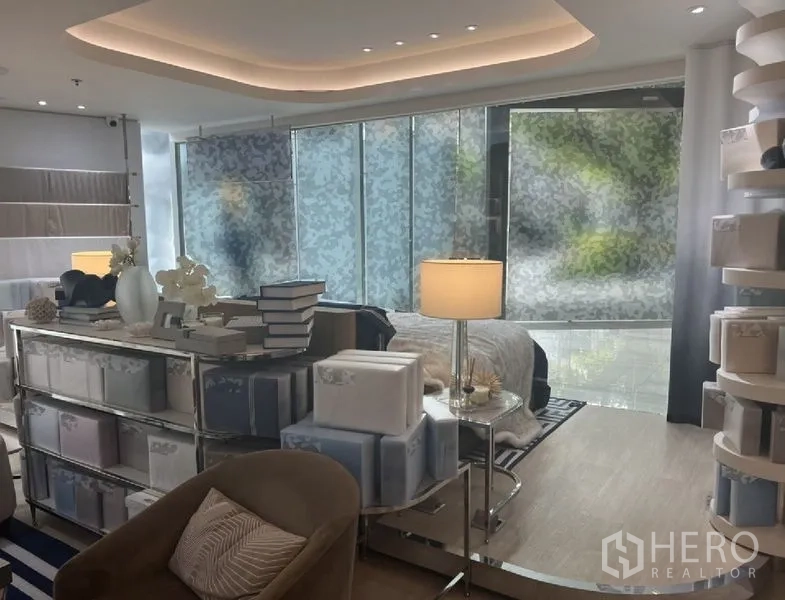 Retail Space for rent in Watthana, Bangkok - Open-plan shop floor with ceiling lights, large windows and merchandising units.