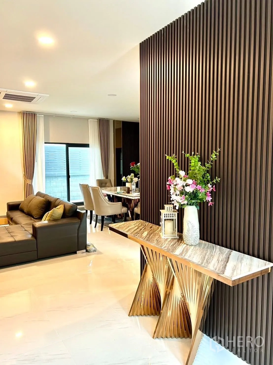 Detached House for rent in Bang Phli, Samut Prakan - Decorative console with marble top and gold base against a slatted wall.