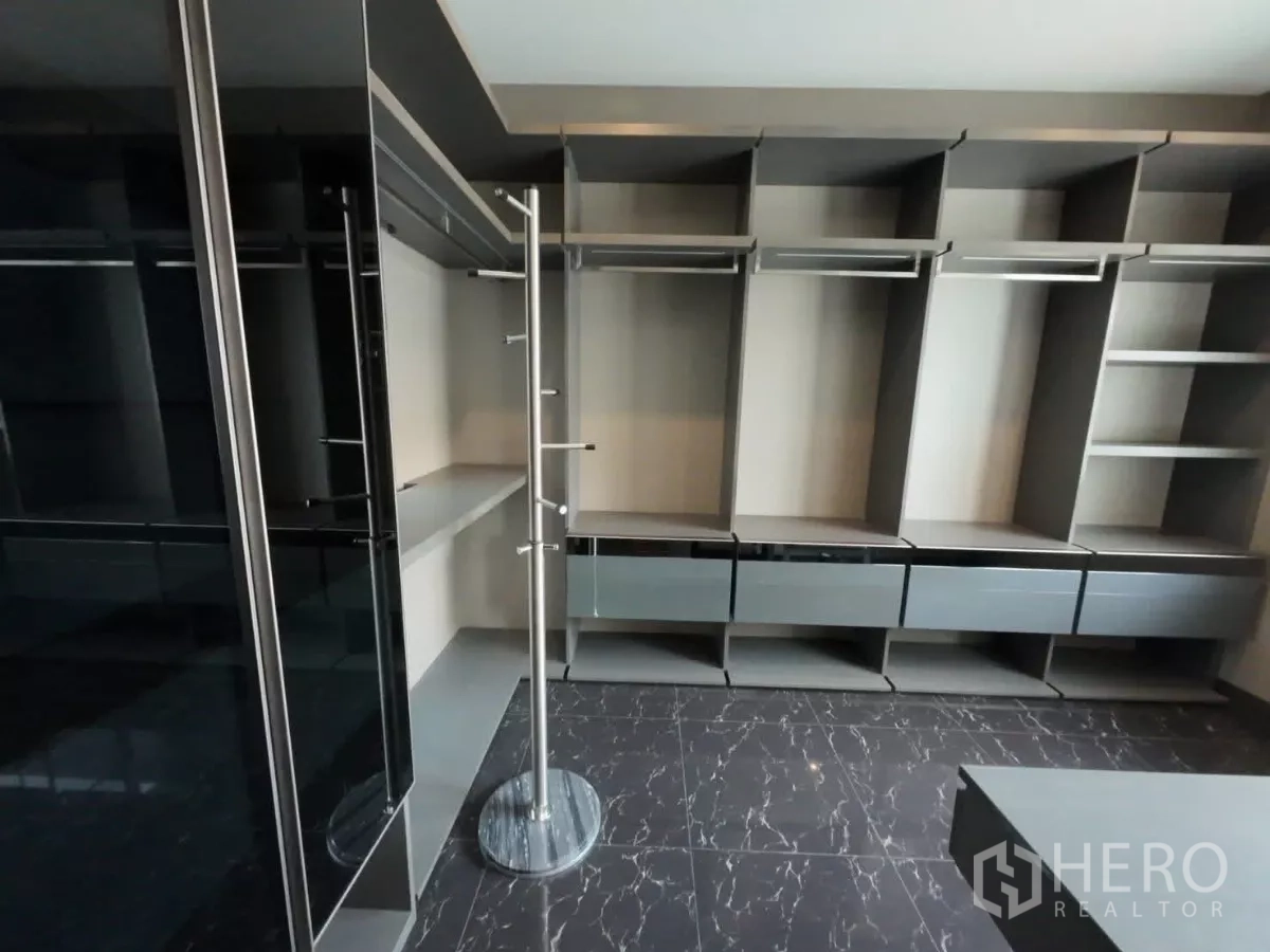 Townhouse for rent or sale in Lat Phrao, Bangkok - Another angle of fitted closet system with LED strips.