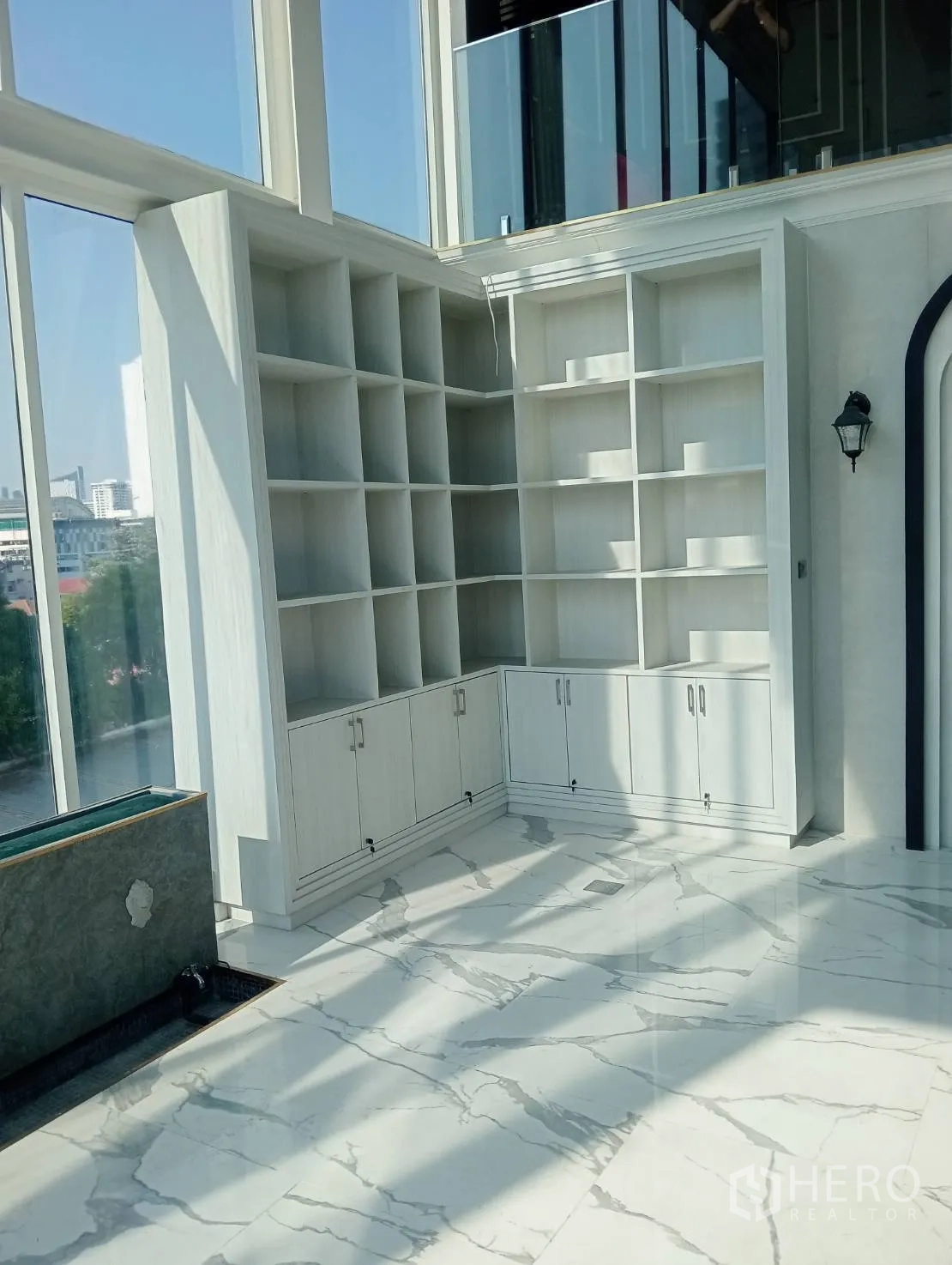 พื้นที่ขายปลีก ให้เช่า - ห้องหลังบ้านมีแอร์และตู้ลิ้นชักบิลท์อิน