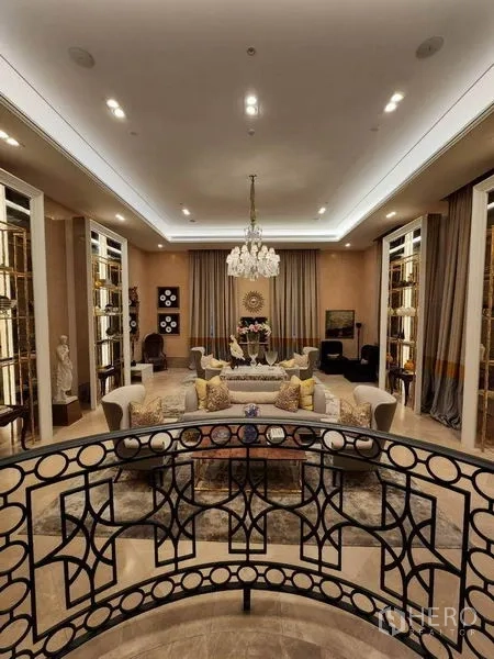 Condominium for rent or sale in Watthana, Bangkok - Elegant residents’ lounge with chandelier, curated shelving and plush seating.