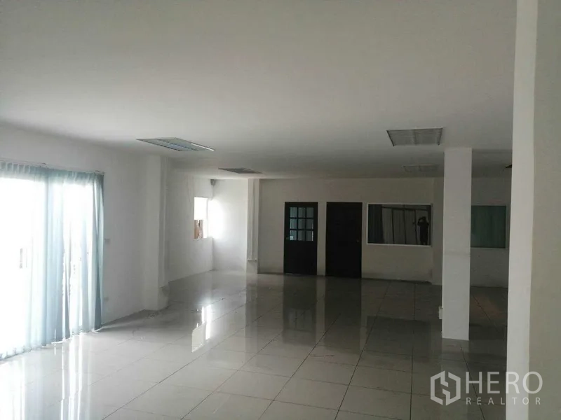 Factory for rent or sale in Bang Phli, Samut Prakan - Bright office area inside the factory with tiled floors, windows and fluorescent lighting.