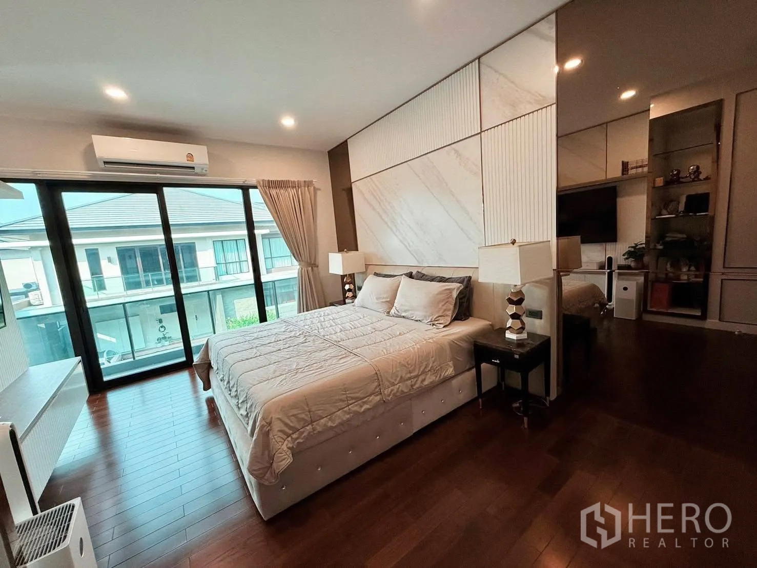 Property Image #20 for property HRE00863