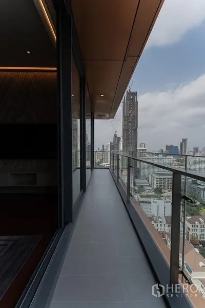 Condominium for rent in Watthana, Bangkok - Long balcony with glass railing looking out to Bangkok’s skyline.